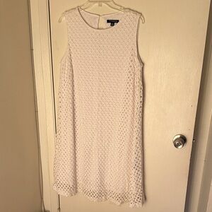 Elegant White Sleeveless Dress